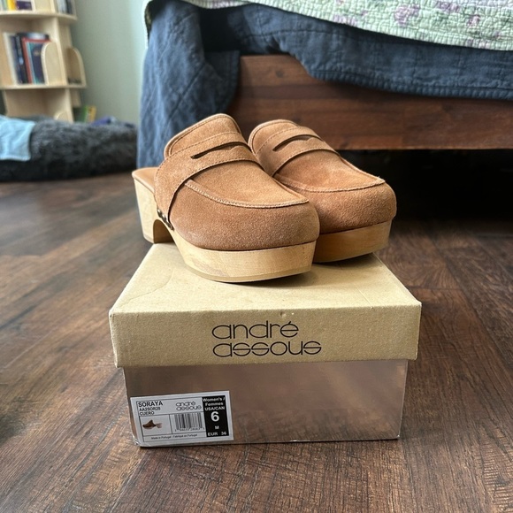 Andre Assous | Soraya Suede Clogs - Picture 2 of 6
